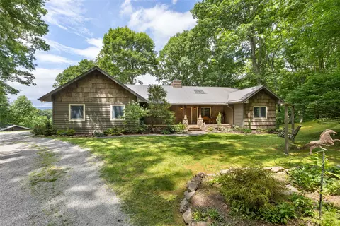 41 Flat Creek Dr, Glenville, NC 28736