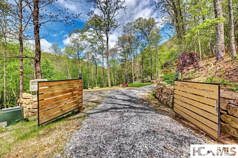 140 Twin Kettle Fls, Glenville, NC 28736