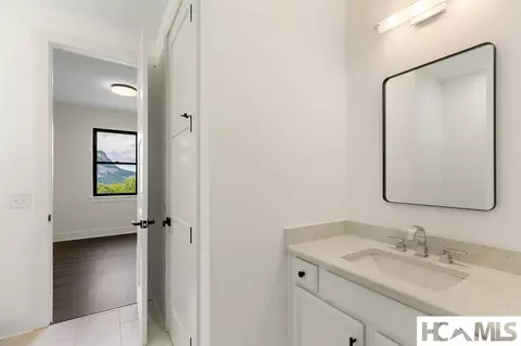 Bath - 429 Hardscrabble Ridge Rd, Highlands, NC 28741 photo 8 of 10
