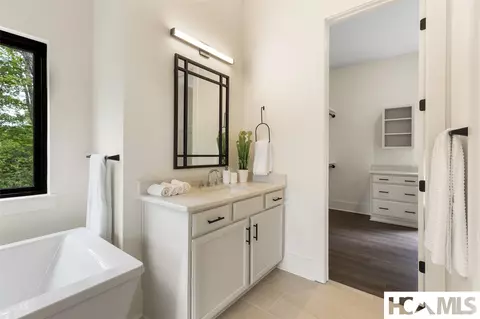 Bath - 429 Hardscrabble Ridge Rd, Highlands, NC 28741 photo 6 of 10