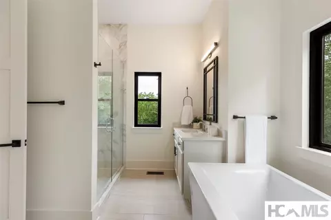 Bath - 429 Hardscrabble Ridge Rd, Highlands, NC 28741 photo 3 of 10