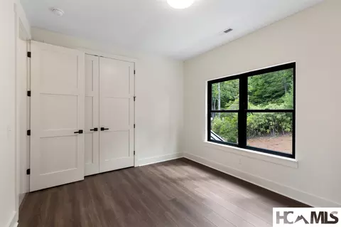 Bedroom - 429 Hardscrabble Ridge Rd, Highlands, NC 28741 photo 7 of 10