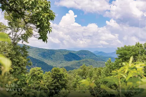 2652 Pilot Knob Rd, Glenville, NC 28736