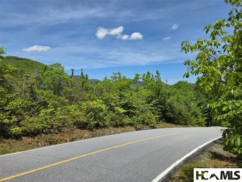 5051 Toxaway Ct, Lake Toxaway, NC 28747