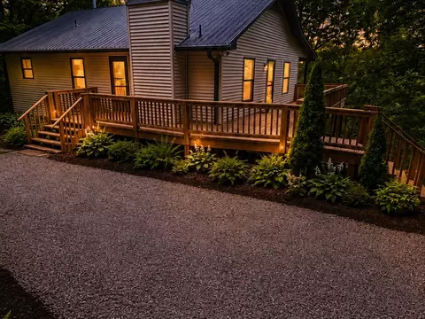 168 Rockledge Rd, Scaly Mountain, NC 28775