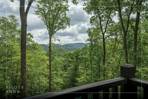 364 Bridgestone Dr, Glenville, NC 28736