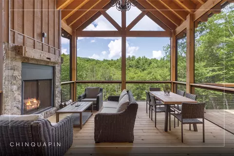 1086 Roaming Rd, Glenville, NC 28736