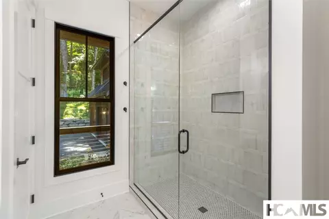 Bath - 935 Glenshore Dr, Cullowhee, NC 28723 photo 6 of 12