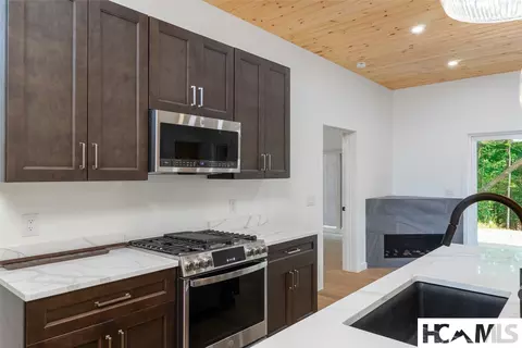 Kitchen - 199 Mountain Laurel Rdg #2, Franklin, NC 28734 photo 6 of 8