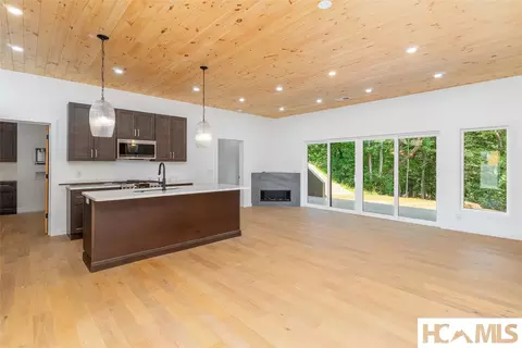 Living - 199 Mountain Laurel Rdg #2, Franklin, NC 28734 photo 1 of 3