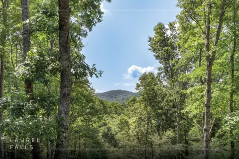 122 Forestdale Dr, Glenville, NC 28736