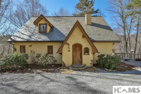 34 Red Cedar Ct, Sapphire, NC 28774