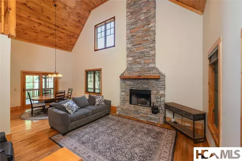 225 Catesby Trl, Cashiers, NC 28717