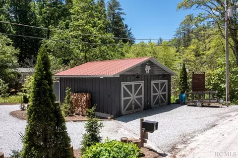 204 Lance Rd, Cashiers, NC 28717
