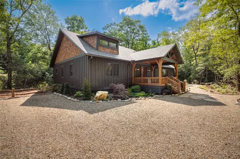 209 Blackgum Ln, Sapphire, NC 28774