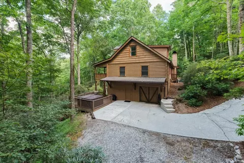 948 Hickory Dr, Sapphire, NC 28774