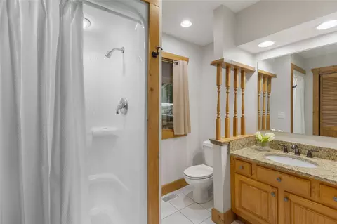 Bath - 66 Bald Eagle Ct, Sapphire, NC 28774 photo 5 of 7