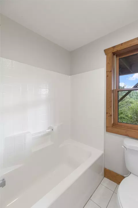 Bath - 66 Bald Eagle Ct, Sapphire, NC 28774 photo 7 of 7