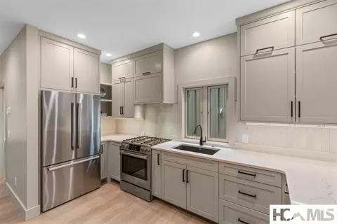 Kitchen - 1077 B Hicks #2, Highlands, NC 28741 photo 3 of 5