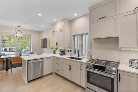 Kitchen - 1081 A Hicks #3, Highlands, NC 28741 photo 5 of 10