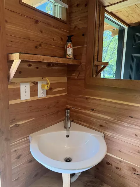 Bath - 43 Wild Horse Rd, Sylva, NC 28779 photo 2 of 2
