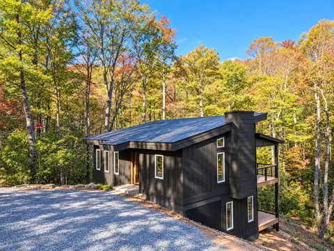 1925 Black Oak Dr, Sapphire, NC 28774
