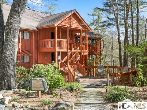 221 Toxaway Falls Dr #1A, Lake Toxaway, NC 28747