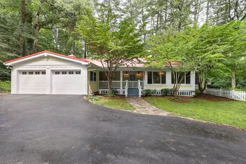 29 Potter Ln, Highlands, NC 28741