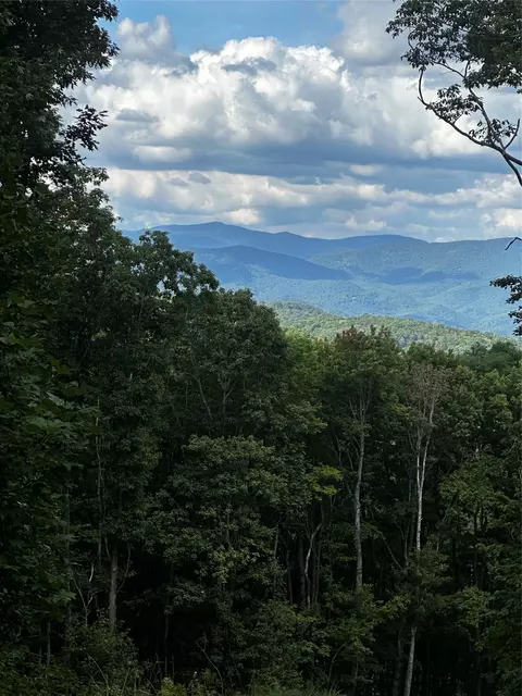 C45 NW Roaming Rd, Glenville, NC 28736