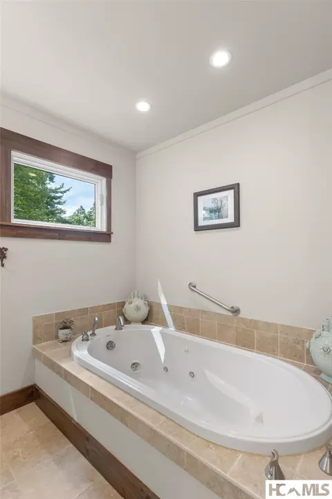 Bath - 127 High View Rd, Cashiers, NC 28717 photo 4 of 5
