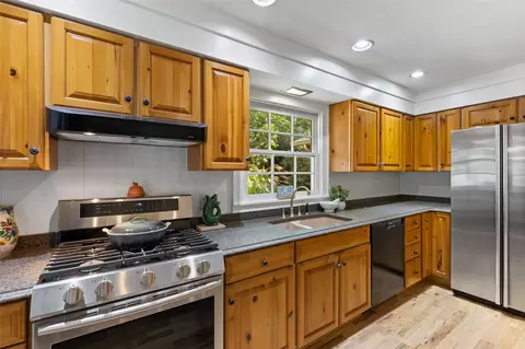 Kitchen - 424 Split Rail Row, Highlands, NC 28741 photo 2 of 3