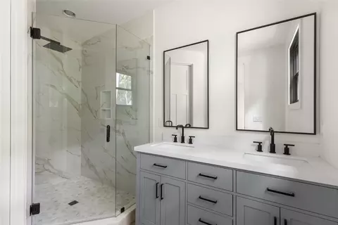 Bath - 1032 Buckberry Dr, Sapphire, NC 28774 photo 2 of 9