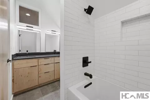 Bath - 537 Hedden Ln, Highlands, NC 28741 photo 3 of 5
