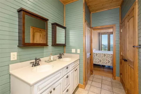 Bath - 7774 Cullowhee Mountain Rd, Cullowhee, NC 28723 photo 2 of 6