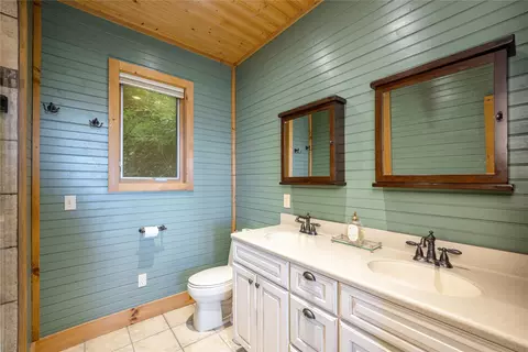 Bath - 7774 Cullowhee Mountain Rd, Cullowhee, NC 28723 photo 3 of 6