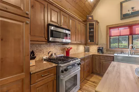 Kitchen - 10 Versant Ln, Cullowhee, NC 28723 photo 5 of 9