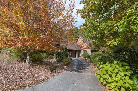 Exterior - 10 Versant Ln, Cullowhee, NC 28723 photo 3 of 23