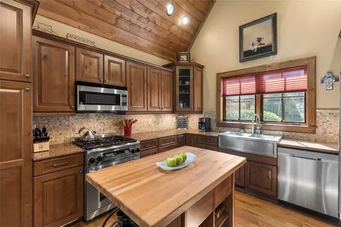 Kitchen - 10 Versant Ln, Cullowhee, NC 28723 photo 8 of 9