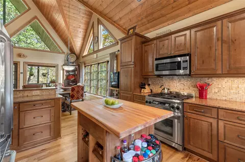 Kitchen - 10 Versant Ln, Cullowhee, NC 28723 photo 7 of 9
