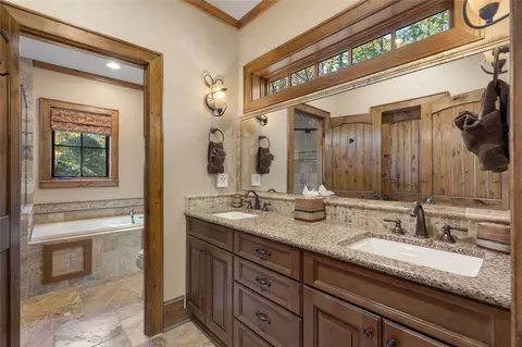 Bath - 10 Versant Ln, Cullowhee, NC 28723 photo 3 of 11