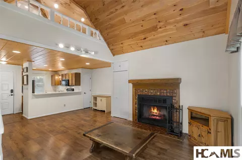 Living - 43 Kiwi Ln #12, Sapphire, NC 28774 photo 6 of 10