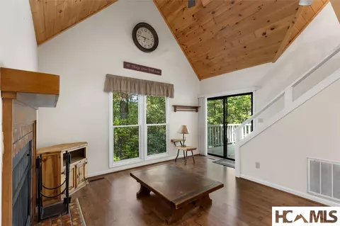 Living - 43 Kiwi Ln #12, Sapphire, NC 28774 photo 9 of 10