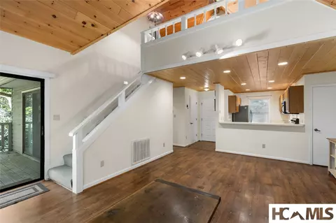 Living - 43 Kiwi Ln #12, Sapphire, NC 28774 photo 7 of 10