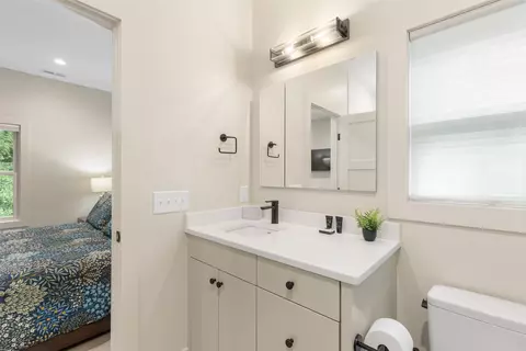 Bath - 1081 B Hicks Rd #4, Highlands, NC 28741 photo 6 of 6