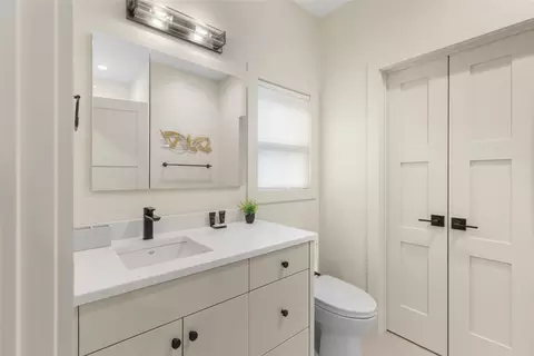 Bath - 1081 B Hicks Rd #4, Highlands, NC 28741 photo 5 of 6