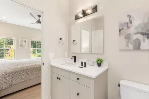 Bath - 1081 B Hicks Rd #4, Highlands, NC 28741 photo 4 of 6