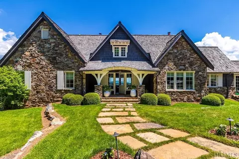650 Courthouse Terrace Dr, Cashiers, NC 28717