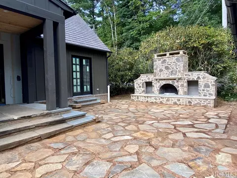 393 Whiteside Mountain Rd, Highlands, NC 28741