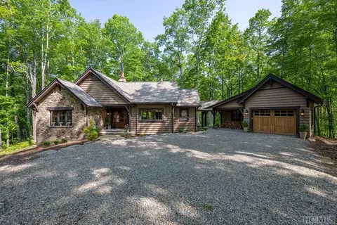 195 Roaming Rd, Glenville, NC 28736