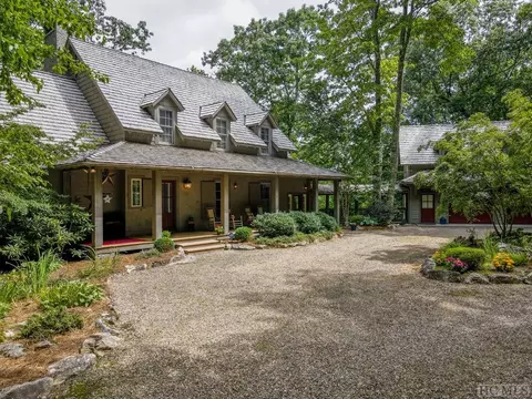 8 Yarrow Ln, Glenville, NC 28736